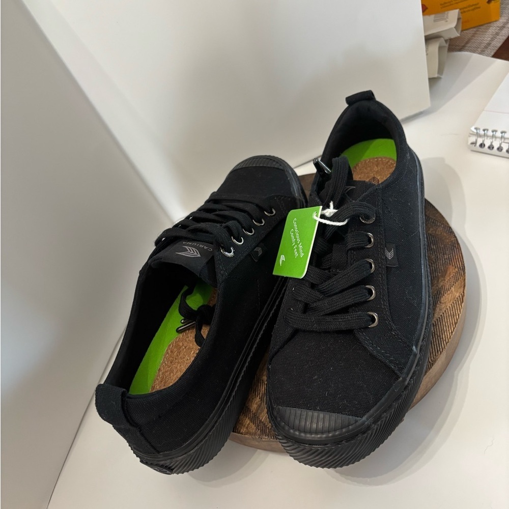 Carium black
women’s/mens 8.5/7 Black Low-Top Sneakers Brand New no box - Picture 3 of 11